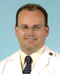 Thoracic surgeon Traves Crabtree, MD, treats lung cancer patients.