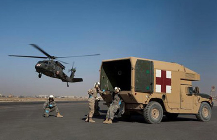 A U.S. military helicopter in Afghanistan meets with service members for a medical evacuation. New research led by Washington University School of Medicine finds that when evaluating military personnel with mild traumatic brain injuries, early symptoms of post-traumatic stress are the strongest predictors of later disability.