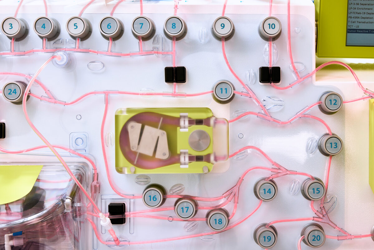 A device transforms a patient’s white blood cells into a CAR T-cell therapy in several days in the Siteman Cancer Center Biologic Therapy Core Facility. This supports translational medicine efforts — from bench to bedside — in the fields of cellular therapy and gene therapy for treating blood cancers.